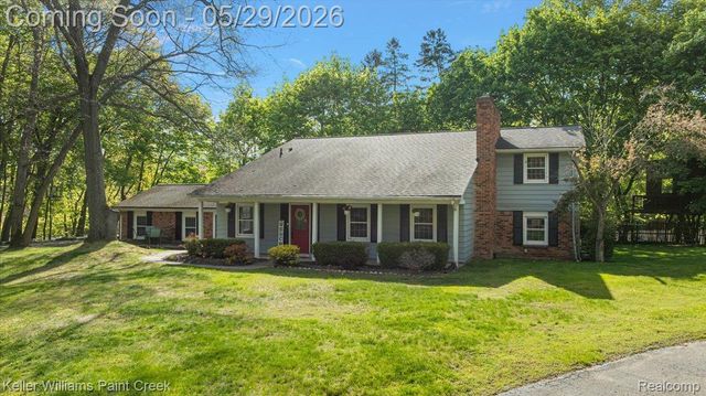 5795 Thorny Ash Road, Oakland Charter Township, MI 48306