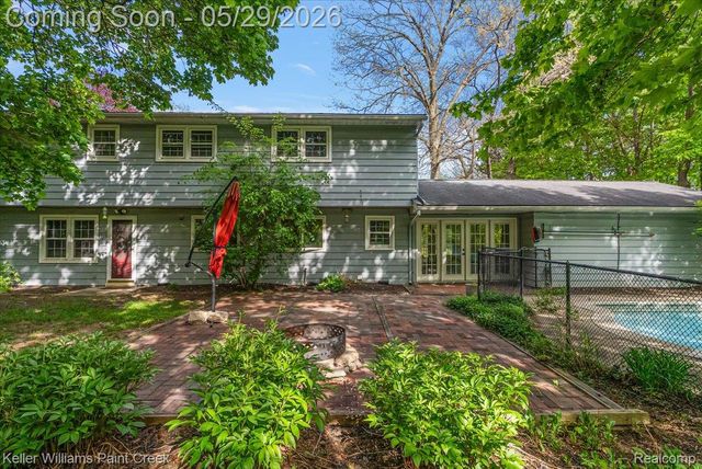 5795 Thorny Ash Road, Oakland Charter Township, MI 48306