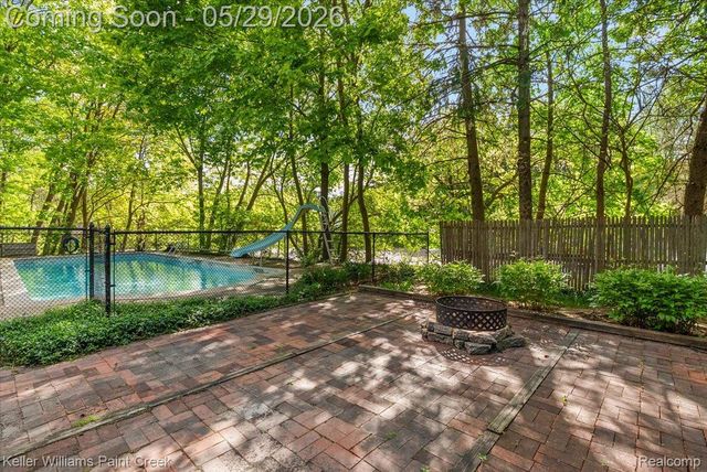 5795 Thorny Ash Road, Oakland Charter Township, MI 48306