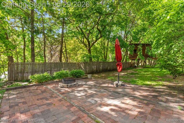 5795 Thorny Ash Road, Oakland Charter Township, MI 48306
