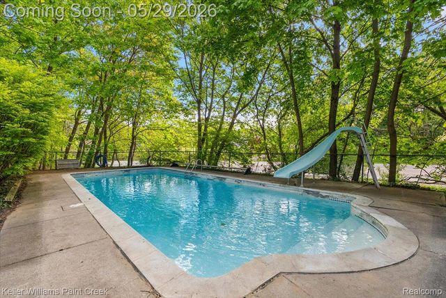 5795 Thorny Ash Road, Oakland Charter Township, MI 48306