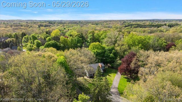 5795 Thorny Ash Road, Oakland Charter Township, MI 48306