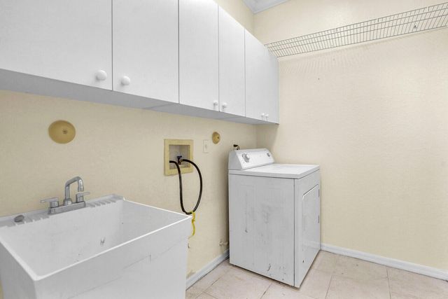 1324 Beacon Circle, Wellington, FL 33414