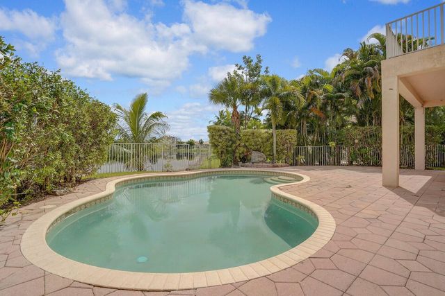 1324 Beacon Circle, Wellington, FL 33414