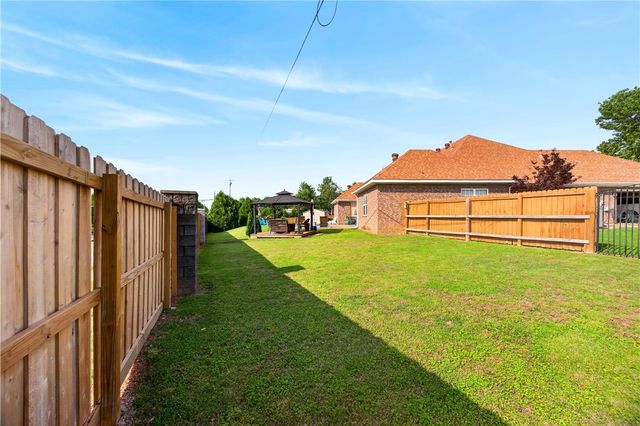 4752 Stonecrest Circle, Springdale, AR 72762