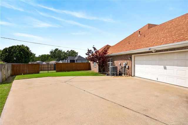 4752 Stonecrest Circle, Springdale, AR 72762
