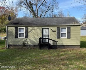 2765 Ontario St, Knoxville, TN 37914