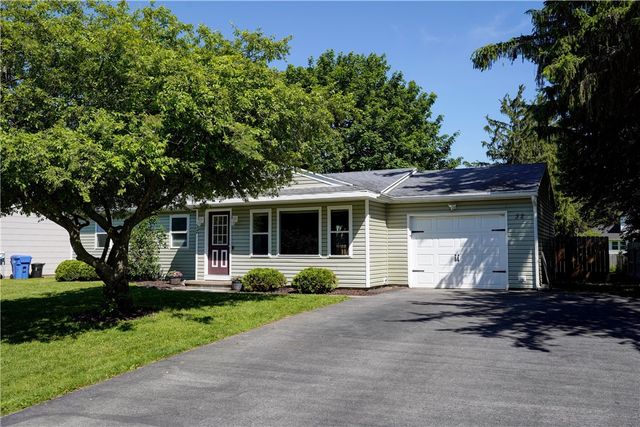32 New Gate Drive, Henrietta, NY 14467