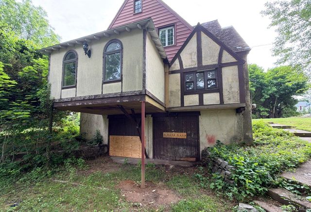 53 Robinson Avenue, Glen Cove, NY 11542