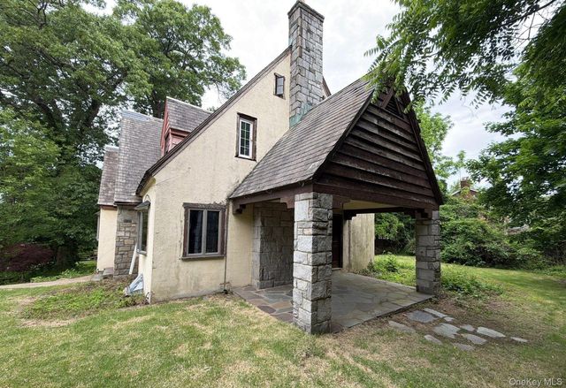 53 Robinson Avenue, Glen Cove, NY 11542