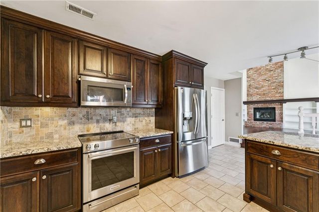 8308 Tomashaw Street, Lenexa, KS 66219