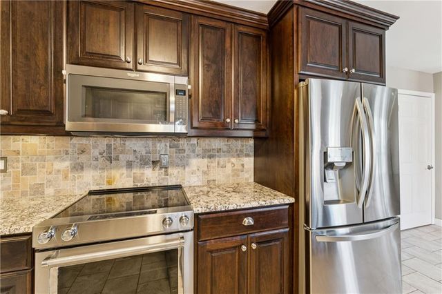 8308 Tomashaw Street, Lenexa, KS 66219