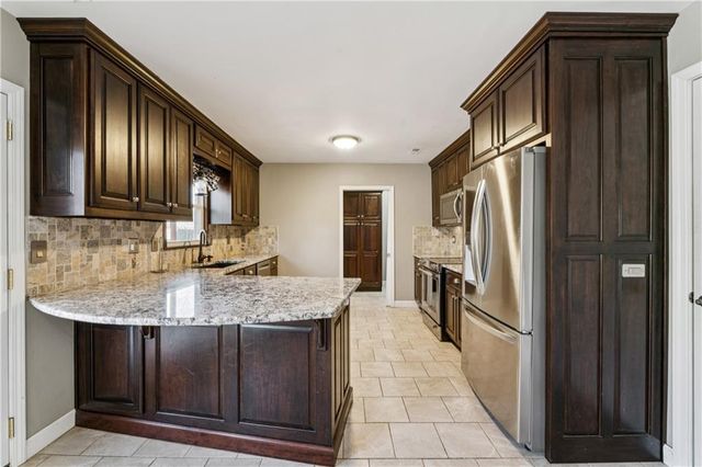 8308 Tomashaw Street, Lenexa, KS 66219