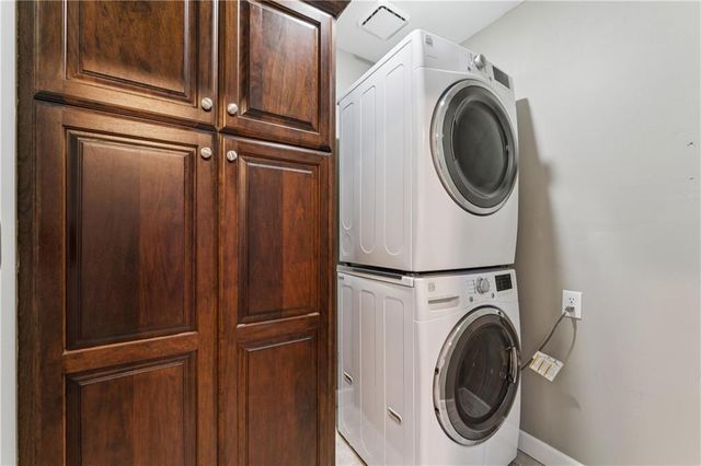 8308 Tomashaw Street, Lenexa, KS 66219