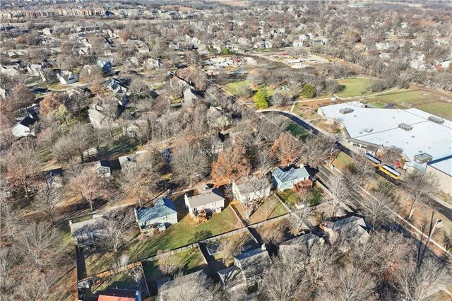 8308 Tomashaw Street, Lenexa, KS 66219