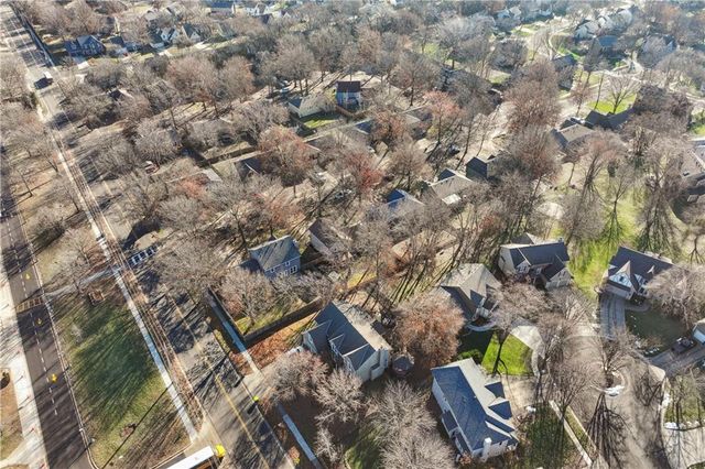 8308 Tomashaw Street, Lenexa, KS 66219