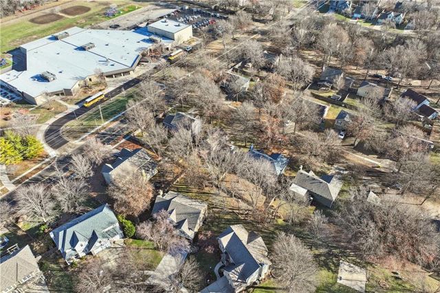 8308 Tomashaw Street, Lenexa, KS 66219