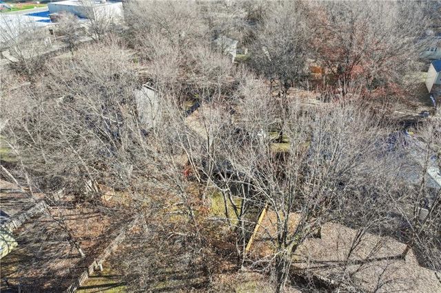 8308 Tomashaw Street, Lenexa, KS 66219