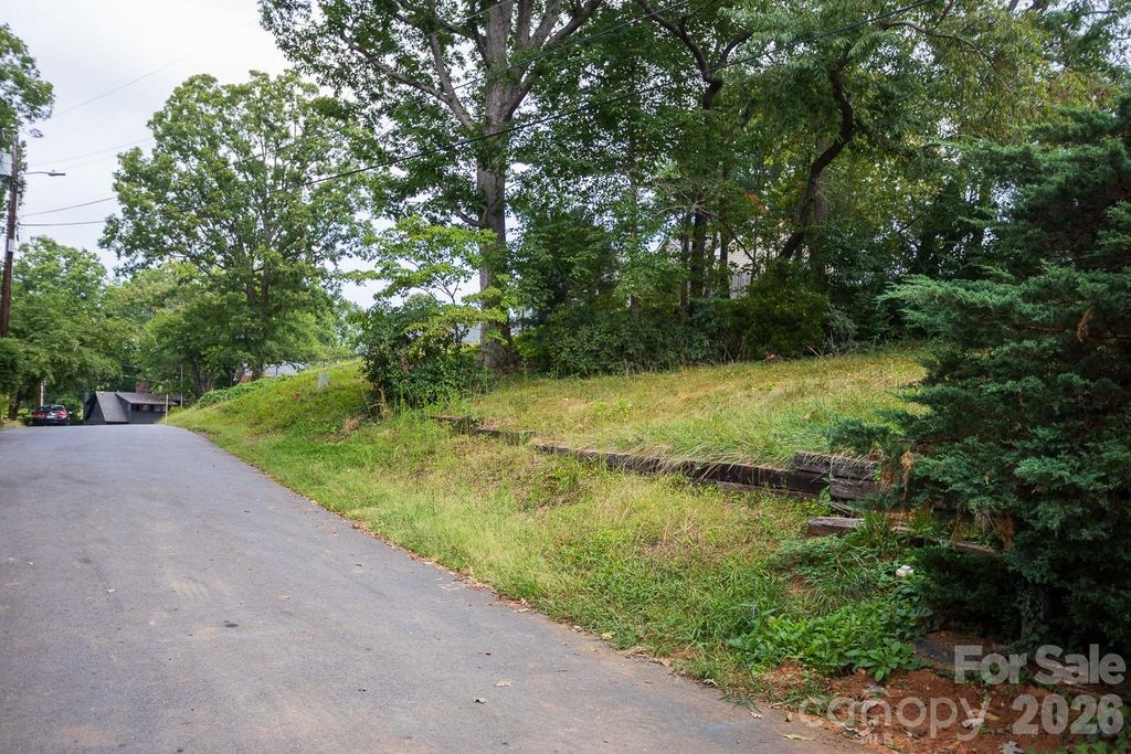 99999 Pine Cone Drive, Asheville, NC 28805