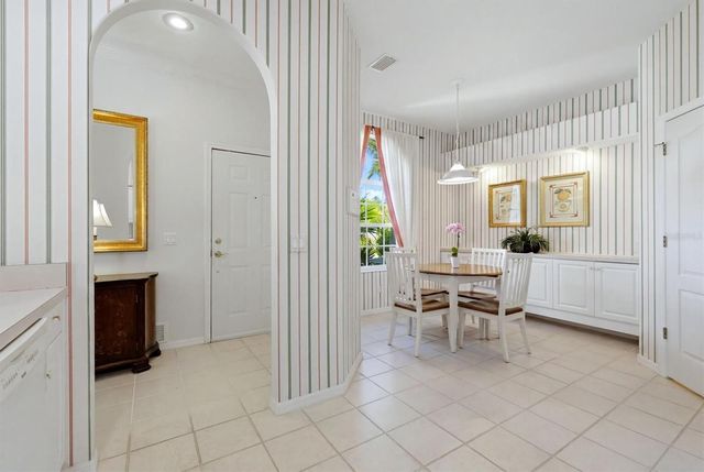 9402 FOREST HILLS CIRCLE, Sarasota, FL 34238