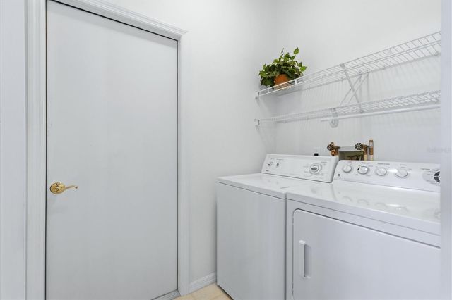 9402 FOREST HILLS CIRCLE, Sarasota, FL 34238