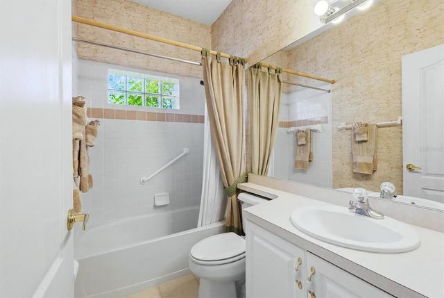 9402 FOREST HILLS CIRCLE, Sarasota, FL 34238