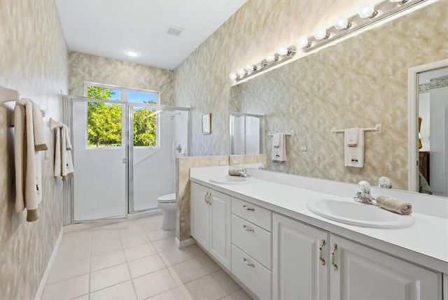 9402 FOREST HILLS CIRCLE, Sarasota, FL 34238