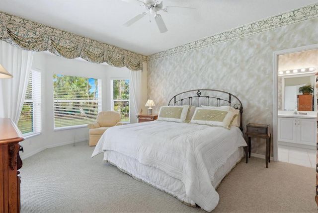 9402 FOREST HILLS CIRCLE, Sarasota, FL 34238
