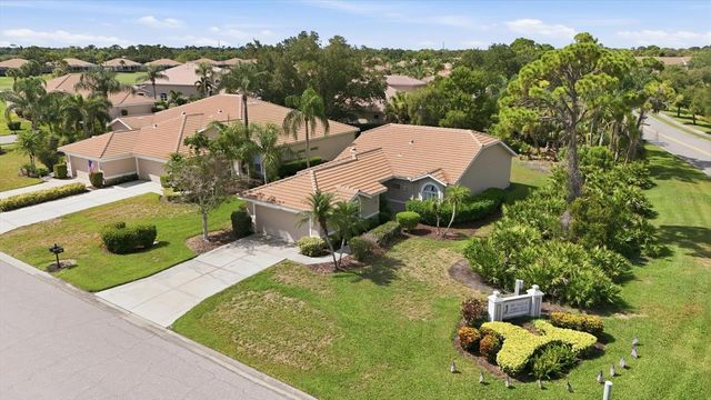 9402 FOREST HILLS CIRCLE, Sarasota, FL 34238