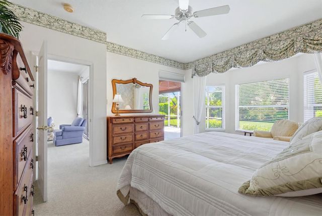 9402 FOREST HILLS CIRCLE, Sarasota, FL 34238