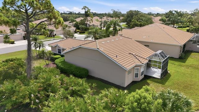 9402 FOREST HILLS CIRCLE, Sarasota, FL 34238