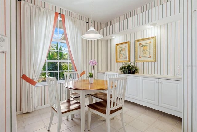 9402 FOREST HILLS CIRCLE, Sarasota, FL 34238