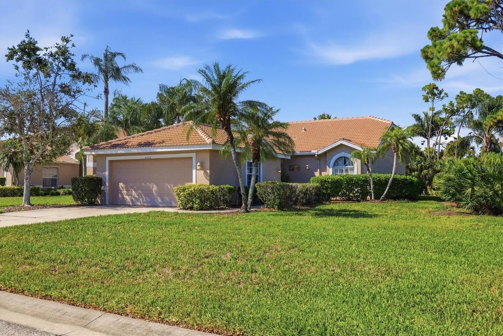9402 FOREST HILLS CIRCLE, Sarasota, FL 34238