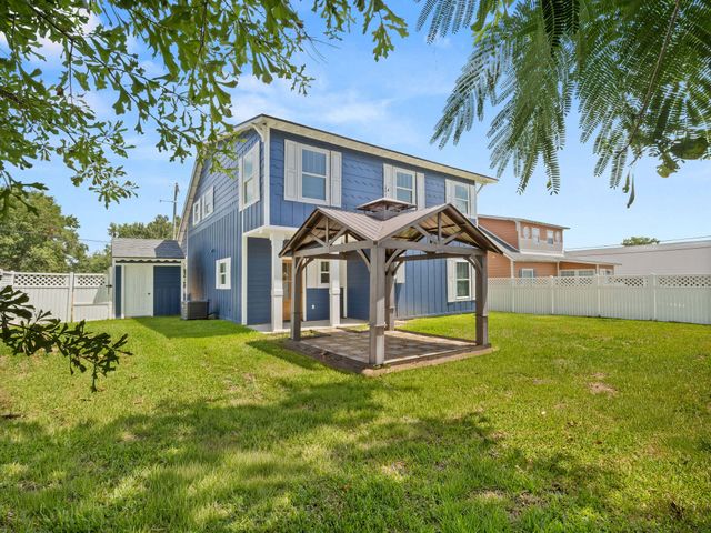 107 EAST NORTH STREET, Leesville, LA 71446