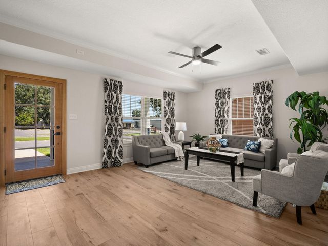 107 EAST NORTH STREET, Leesville, LA 71446