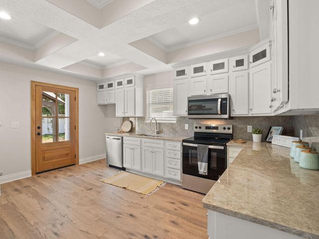 107 EAST NORTH STREET, Leesville, LA 71446