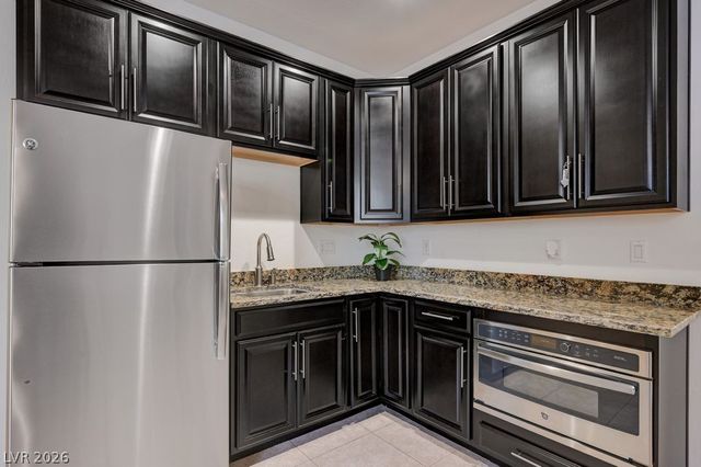 6221 Canterbury Field Road, Las Vegas, NV 89113