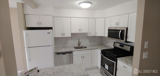 161 Penn Court, Old Bridge, NJ 07747