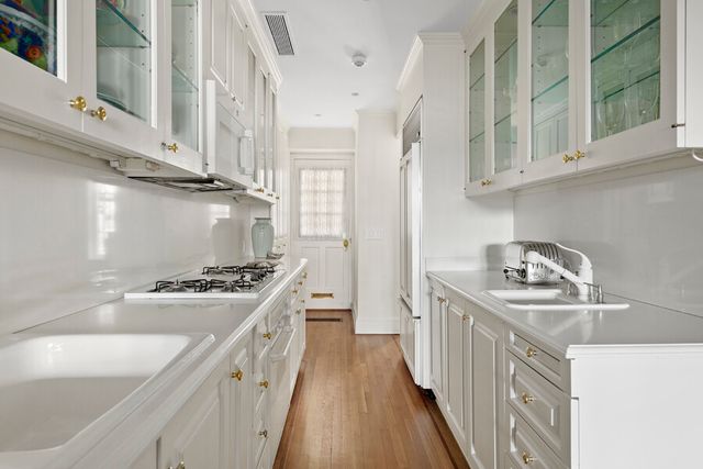 15 SUTTON Place, New York City, NY 10022