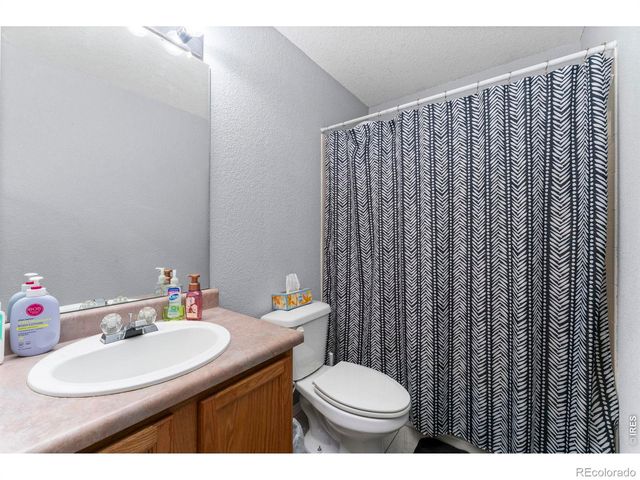 10473 Sunburst Avenue, Longmont, CO 80504