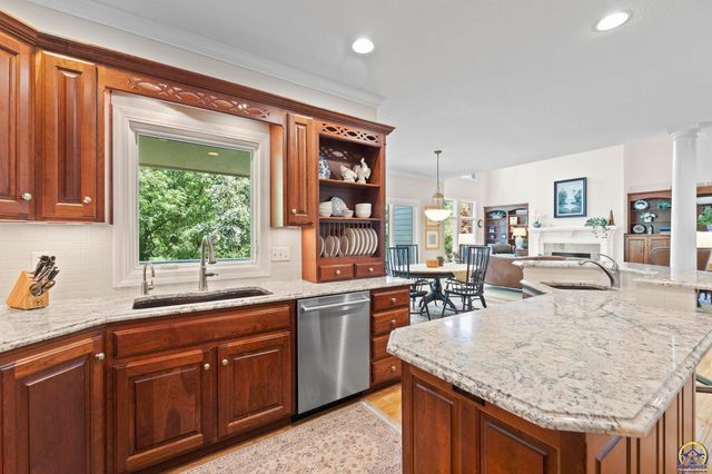 3916 SW Clarion PL, Topeka, KS 66610