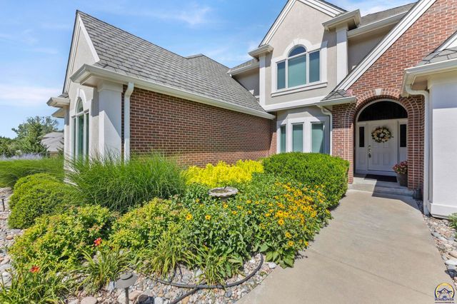 3916 SW Clarion PL, Topeka, KS 66610