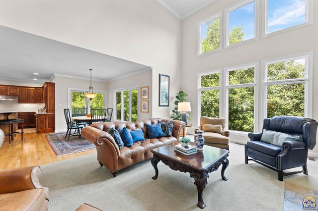 3916 SW Clarion PL, Topeka, KS 66610