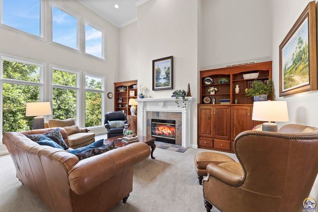 3916 SW Clarion PL, Topeka, KS 66610