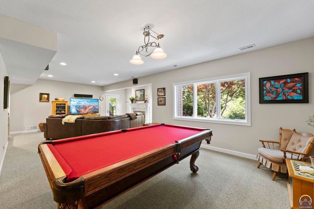3916 SW Clarion PL, Topeka, KS 66610