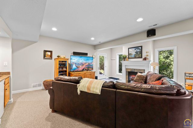 3916 SW Clarion PL, Topeka, KS 66610