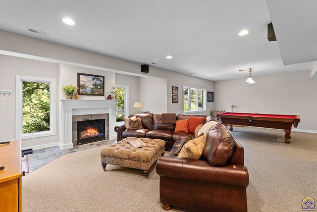 3916 SW Clarion PL, Topeka, KS 66610