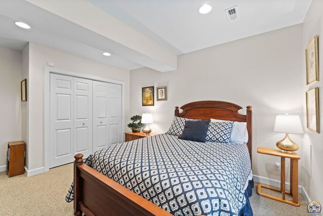 3916 SW Clarion PL, Topeka, KS 66610