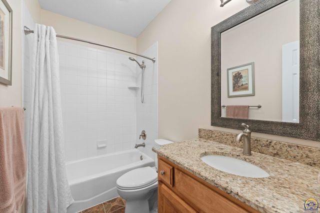 3916 SW Clarion PL, Topeka, KS 66610