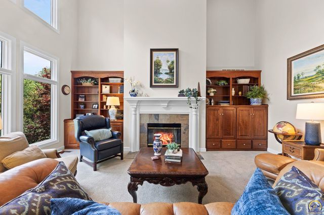 3916 SW Clarion PL, Topeka, KS 66610